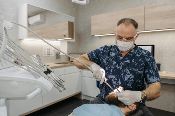 Découvrez les hydropulseurs jet dentaire pour un sourire sain !